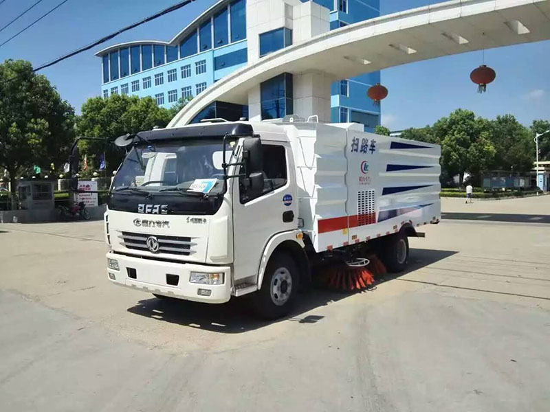 東風(fēng)多利卡掃路車